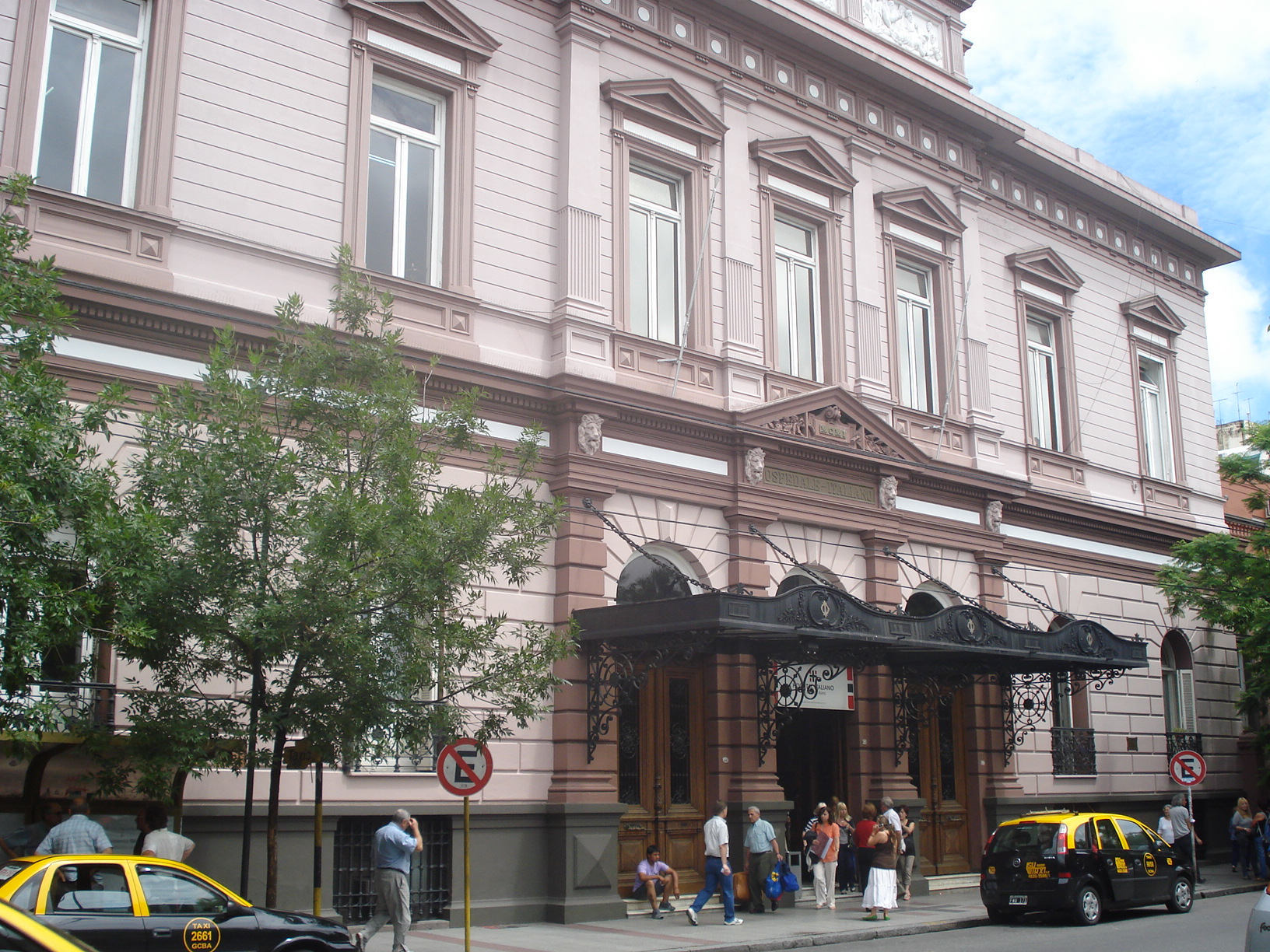 Imagem de referência relacionada a Hospital Italiano de Buenos Aires, item descrito como hospital em grande Buenos Aires, Argentina