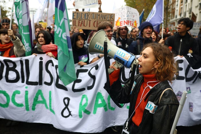 Grandes protestos em Paris e outras cidades francesas desafiando Macron – em fotos