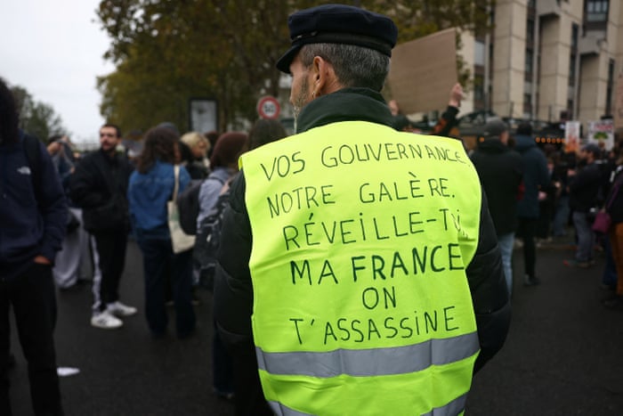Grandes protestos em Paris e outras cidades francesas desafiando Macron – em fotos