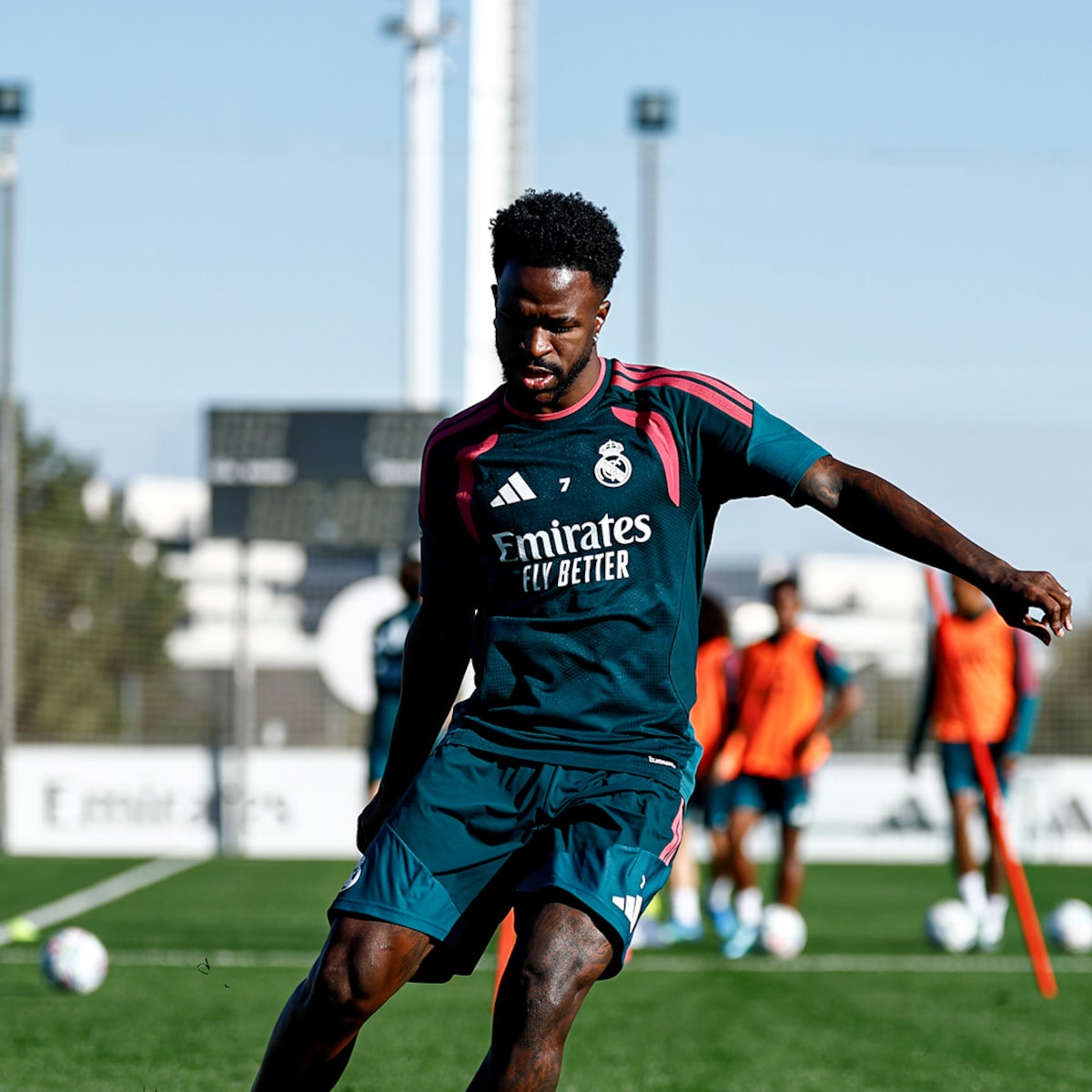 Expulsão, vida pessoal e só um gol: Vini Jr. vive sua pior temporada no Real Madrid
