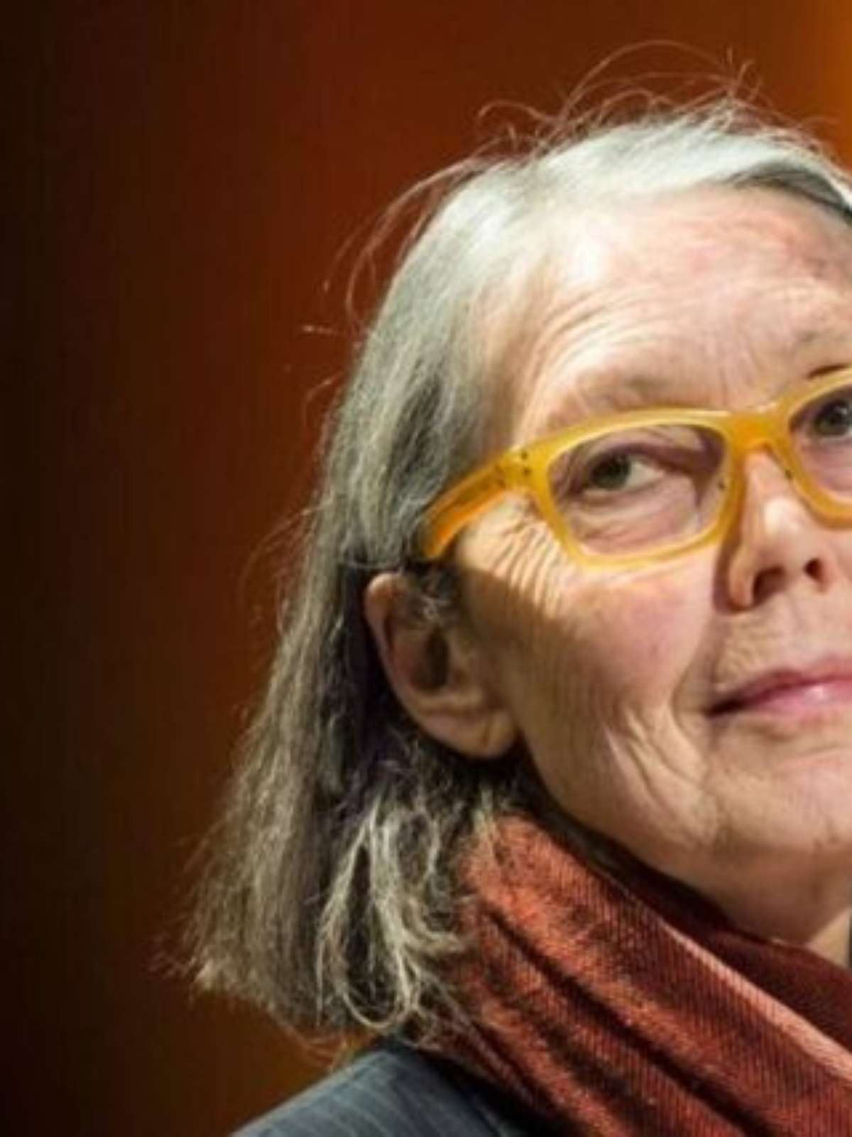Prêmio Nobel de Literatura 2026 vai para a escritora canadense Anne Carson