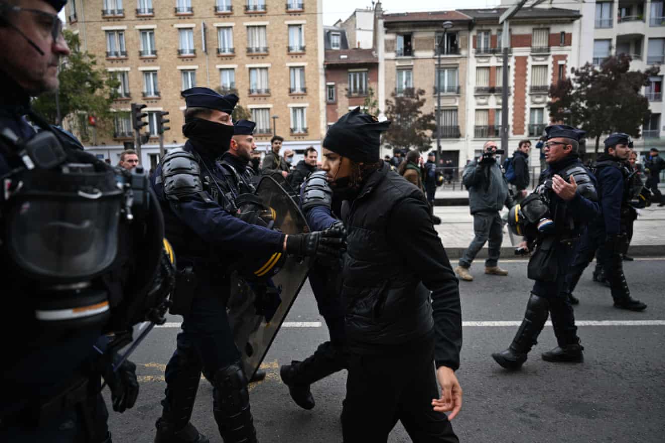 Grandes protestos em Paris e outras cidades francesas desafiando Macron – em fotos
