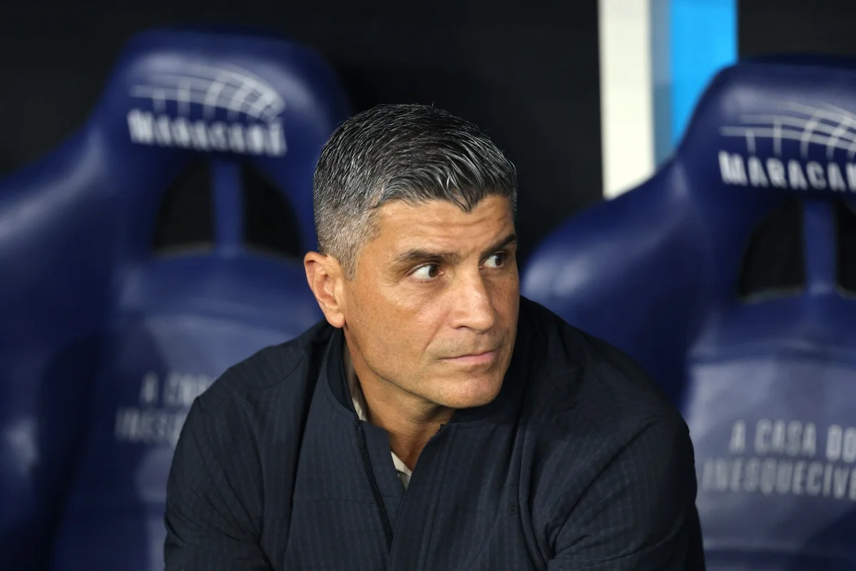 Pedro Emanuel reconhece erro de Léo Jardim, mas diz: “Não vou abandonar”