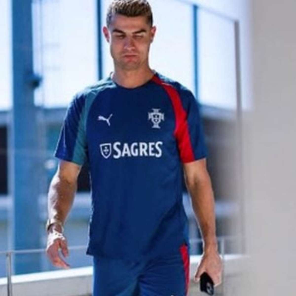 Cristiano Ronaldo é suspenso preventivamente por abandonar a seleção