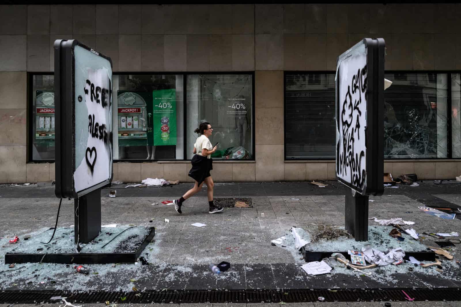 Advogados indignados e réus perplexos: as consequências do processamento acelerado dos casos de distúrbios na França