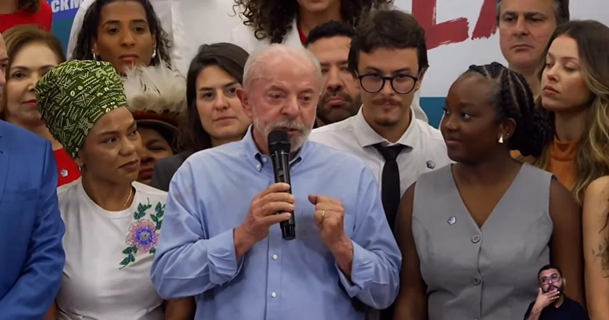 Presidente Lula em reunião com parlamentares