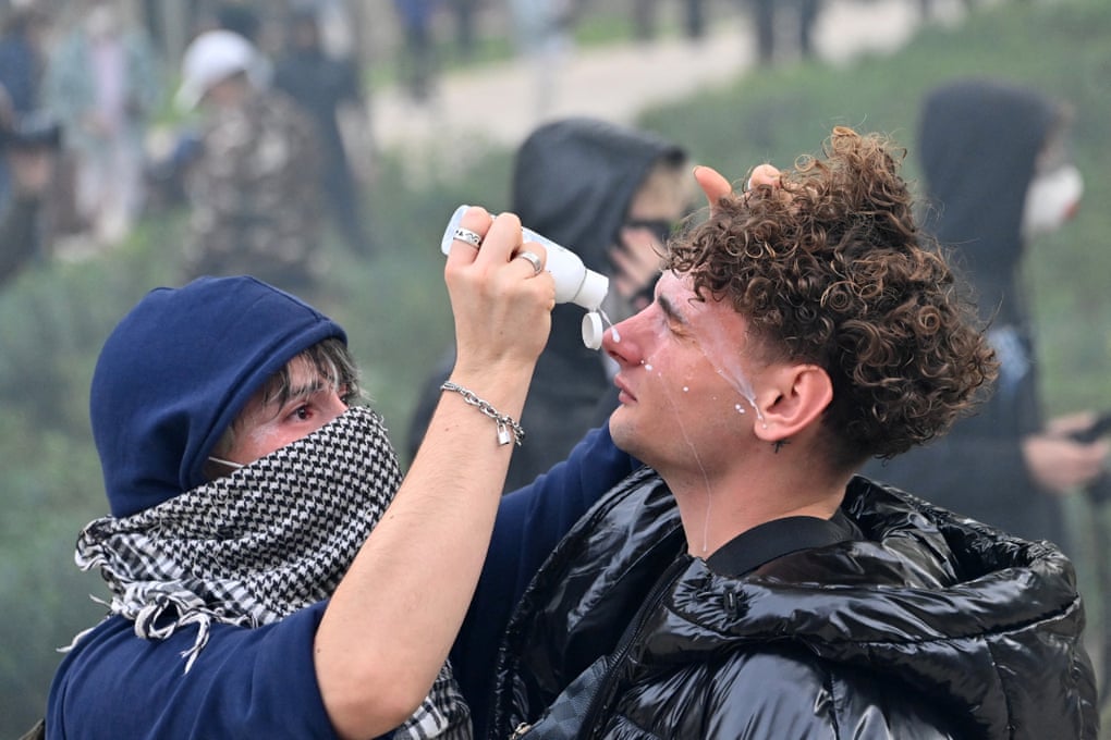 Grandes protestos em Paris e outras cidades francesas desafiando Macron – em fotos