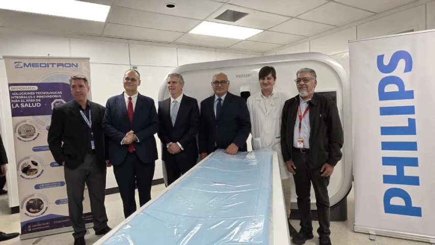 Visitam áreas repotenciadas com moderna tecnologia médica no Hospital Vargas