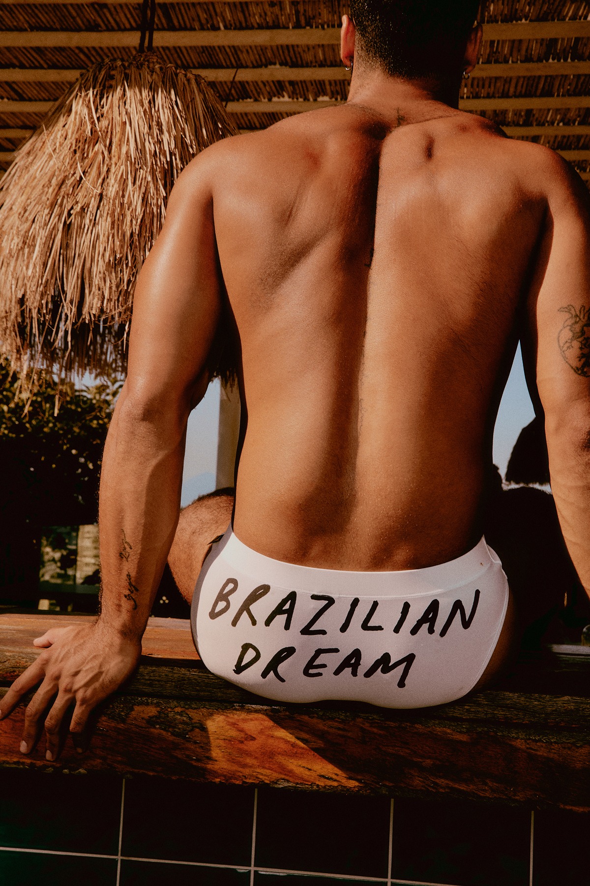 Leonardo Loreto e Patrick Church celebram o Brasil em coleção de beachwear