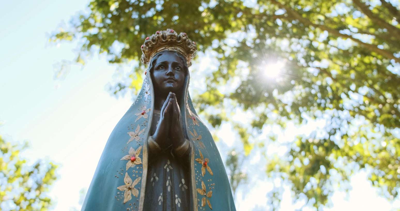 Nossa Senhora Aparecida é o nome dado a uma imagem de Nossa Senhora da Conceição encontrada no século 18 no Rio Paraíba do Sul, em São Paulo