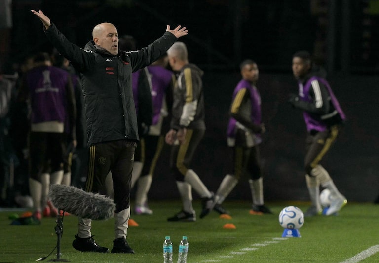 Jardim reclama dos critérios da arbitragem em empate do Flamengo: ‘Queremos que apitem bem’