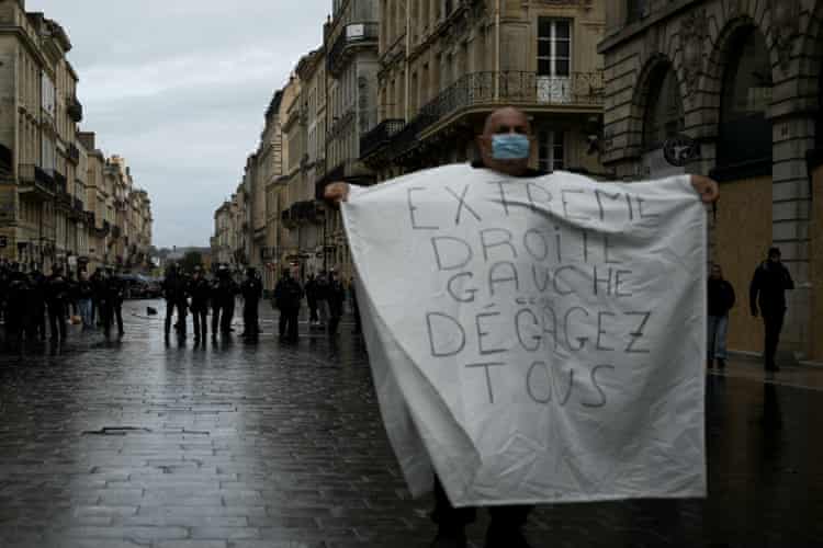 Grandes protestos em Paris e outras cidades francesas desafiando Macron – em fotos