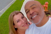 Viúva desabafa sobre a morte de Rick, dupla de Renner: "Aceitar na marra"