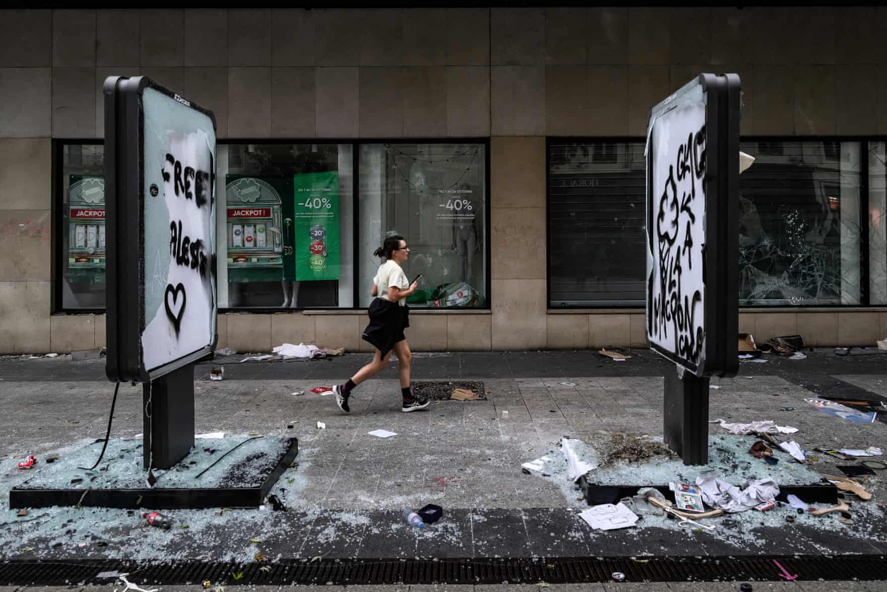 Advogados indignados e réus perplexos: as consequências do processamento acelerado dos casos de distúrbios na França