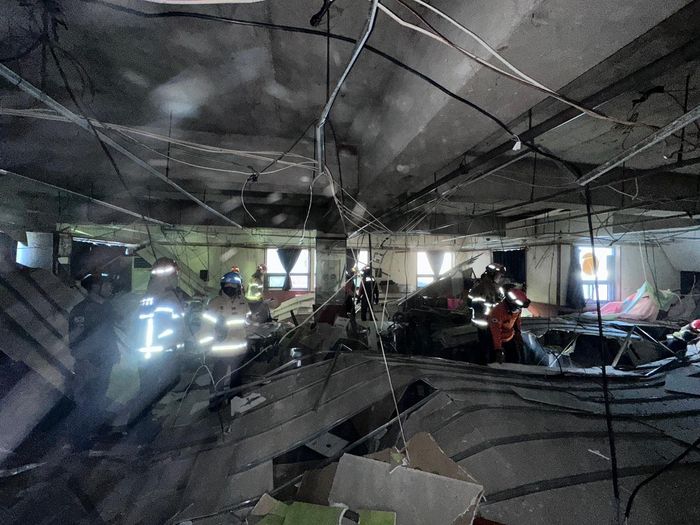 A supermarket ceiling collapsed in Buk District, Daegu, at around 10:16 a.m. on Saturday, leaving dozens of people with minor injuries. Courtesy of Daegu Fire and Safety Headquarters