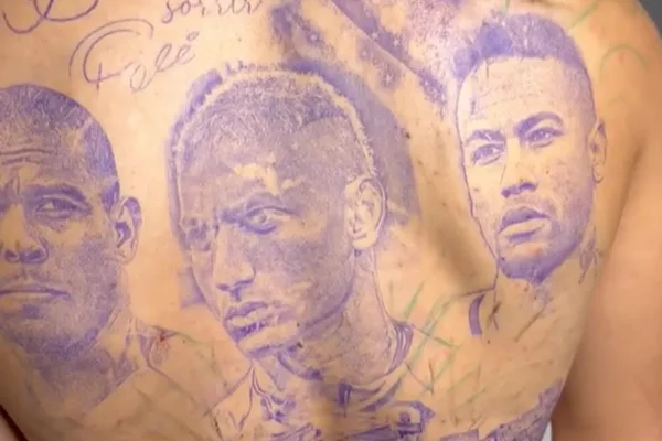 Richarlison tem Neymar tatuado nas costas; camisa 10 o chamou de “moleque” - destaque galeria