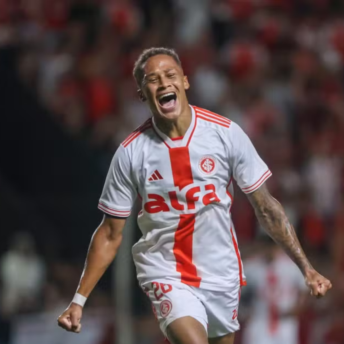 Contra o Corinthians, Vitinho, do Internacional, faz gol mais rápido do Brasileirão