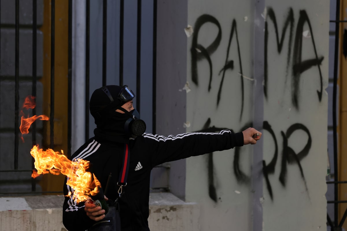 Protestos na França se espalham para Itália, Portugal e Albânia; Meloni convoca reunião de segurança