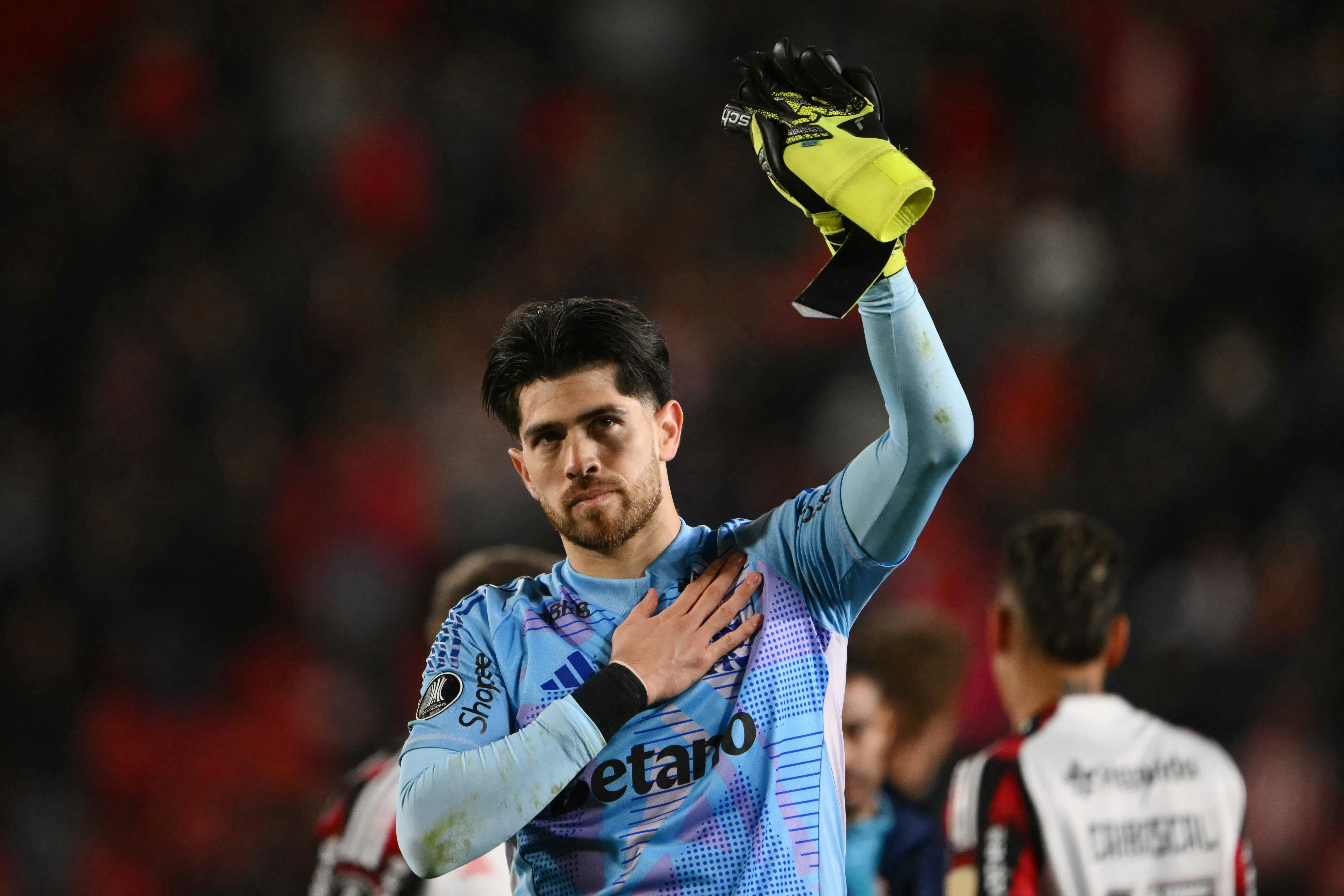 Flamengo amplia conversas para manter Rossi, vê Andrew dar resposta, mas analisa alternativas jovens para o gol