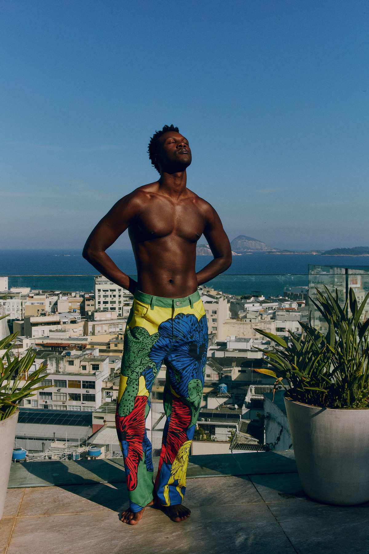 Leonardo Loreto e Patrick Church celebram o Brasil em coleção de beachwear