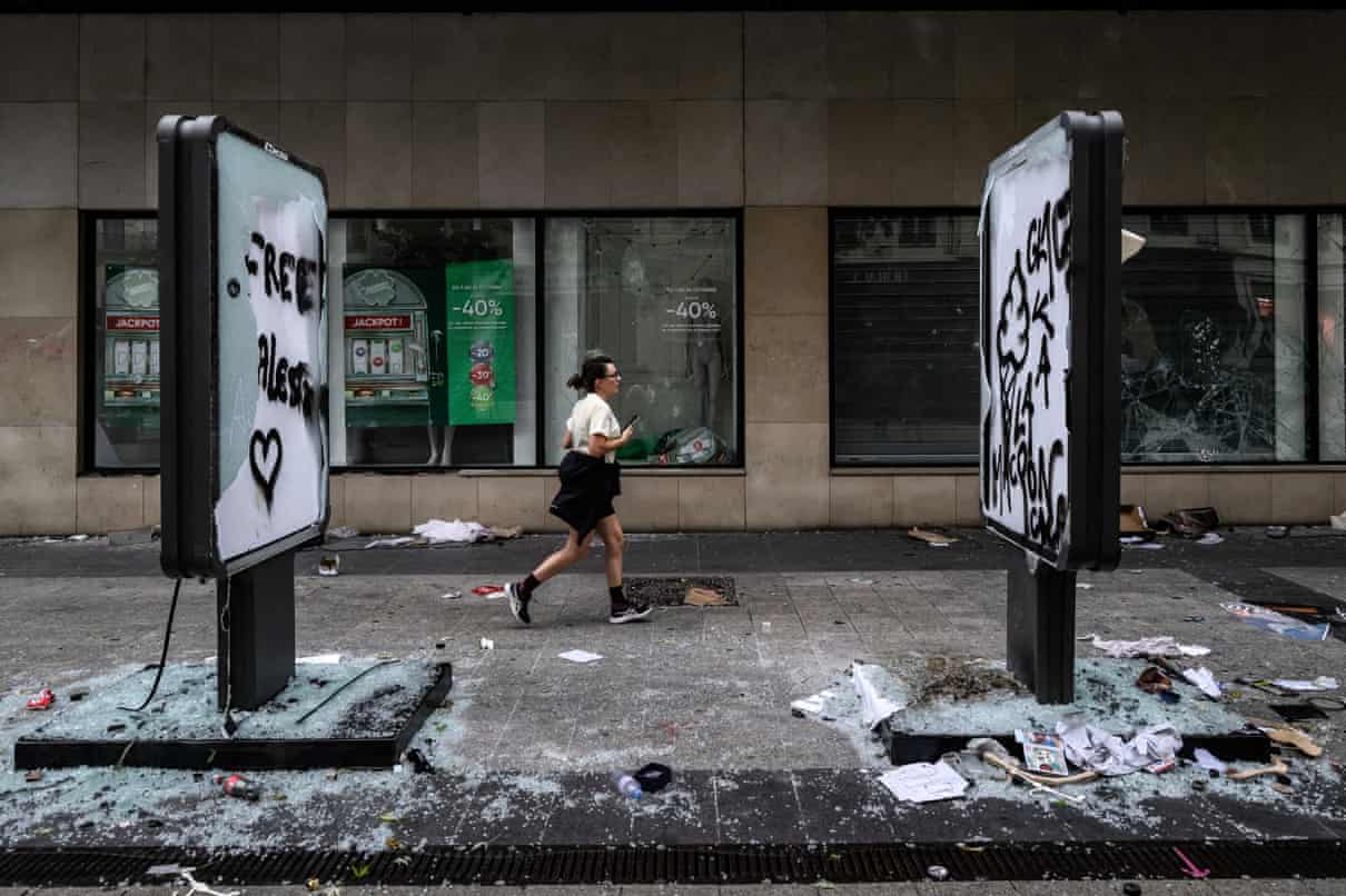 Advogados indignados e réus perplexos: as consequências do processamento acelerado dos casos de distúrbios na França
