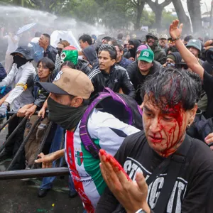 A CNDH exige investigar a repressão policial contra manifestantes por água contaminada em Jalisco