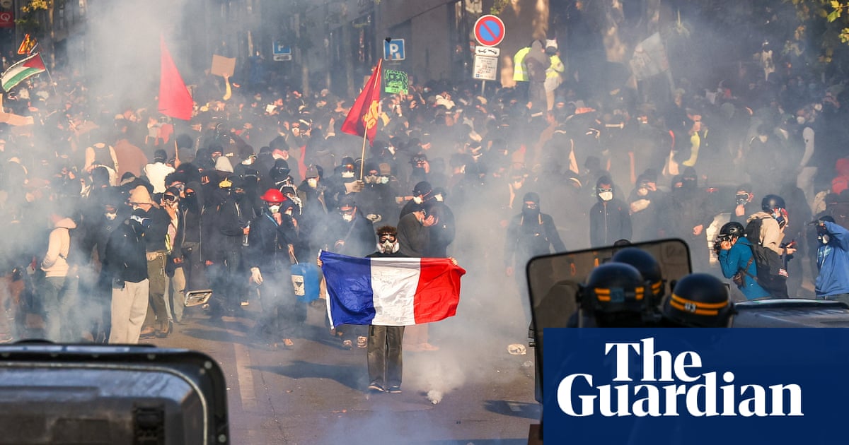 Grandes protestos em Paris e outras cidades francesas desafiando Macron – em fotos