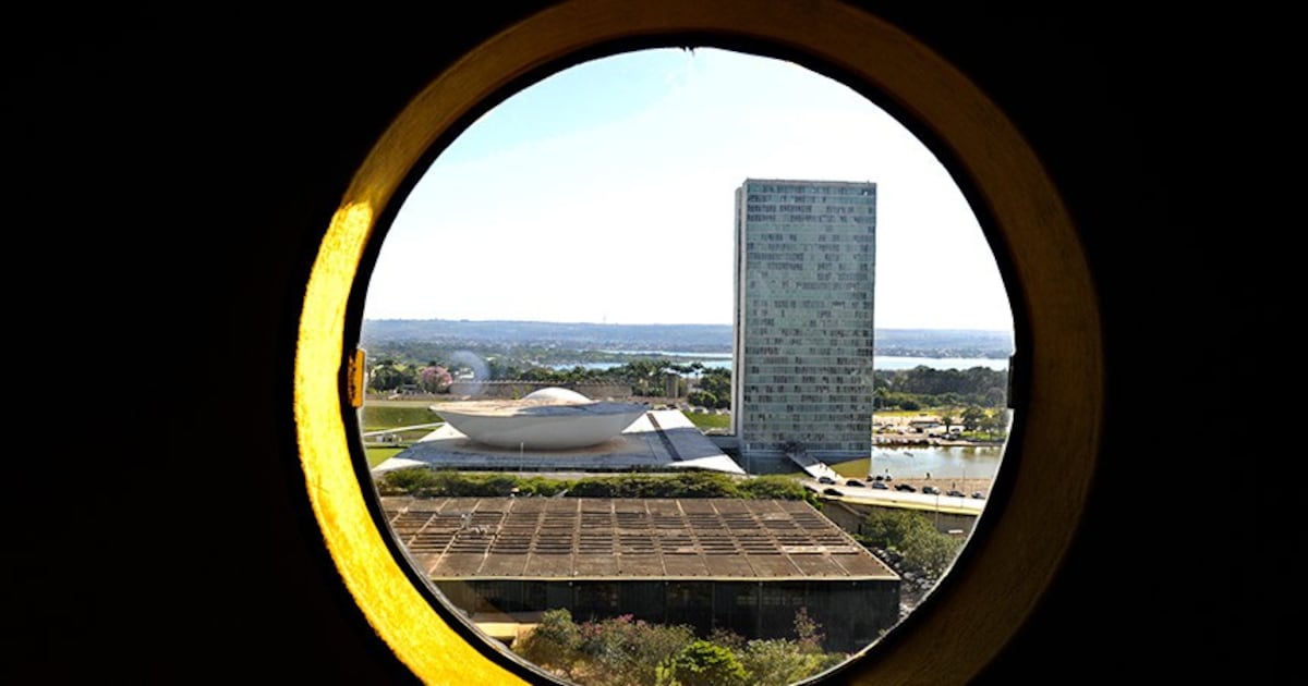 Centrão é maioria, mas perde espaço para direita e ultraconservadorismo no Congresso