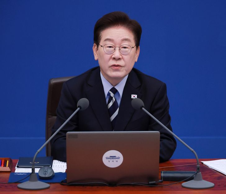 President Lee Jae Myung speaks during a cabinet meeting in Cheong Wa Dae in Seoul, Tuesday. Yonhap
