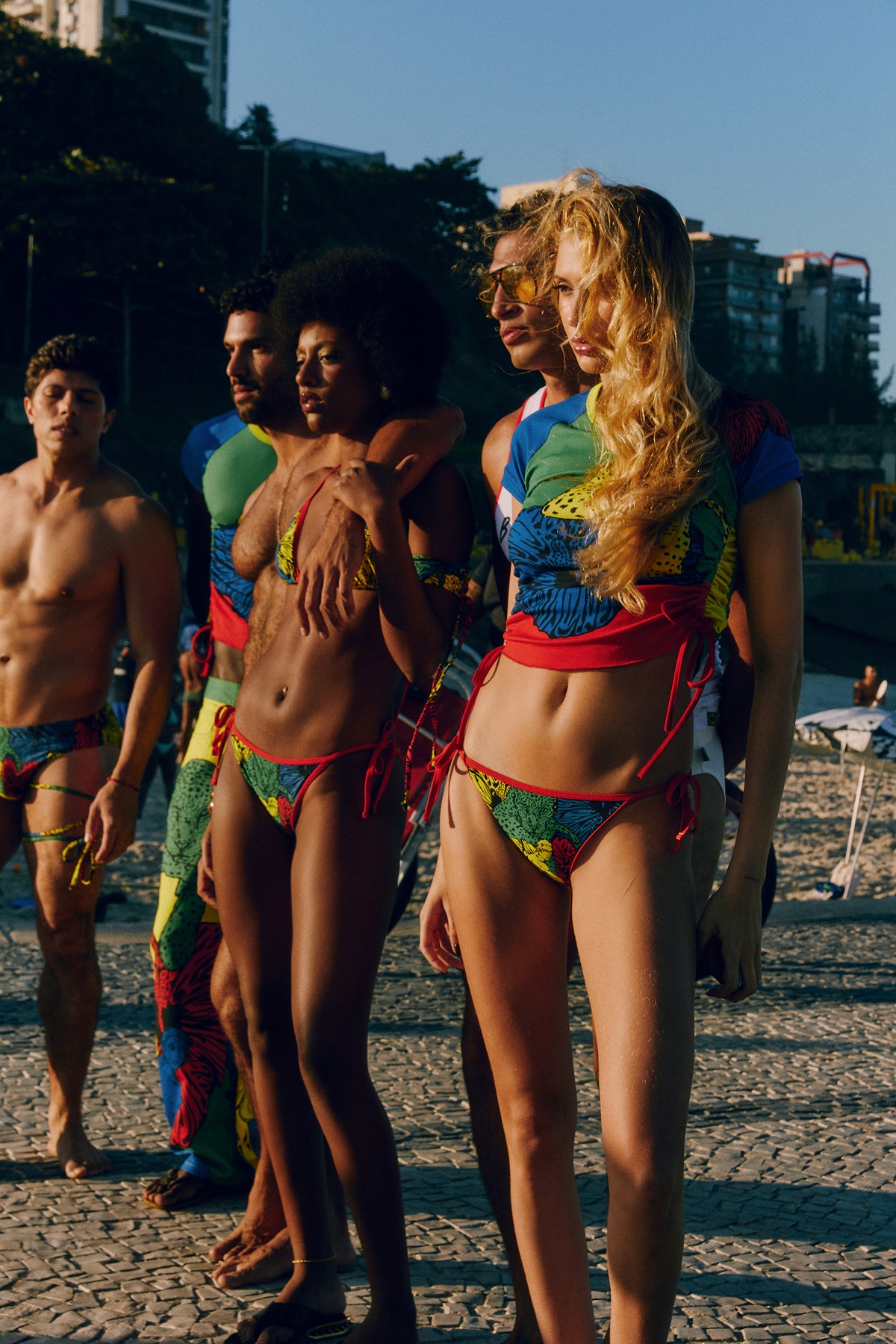 Leonardo Loreto e Patrick Church celebram o Brasil em coleção de beachwear