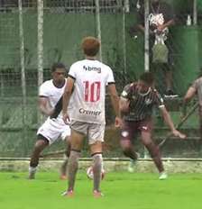 Wesley Natã bateu na saída do goleiro do Vasco para empatar o jogo - Reprodução de vídeo Foto: Jogada10