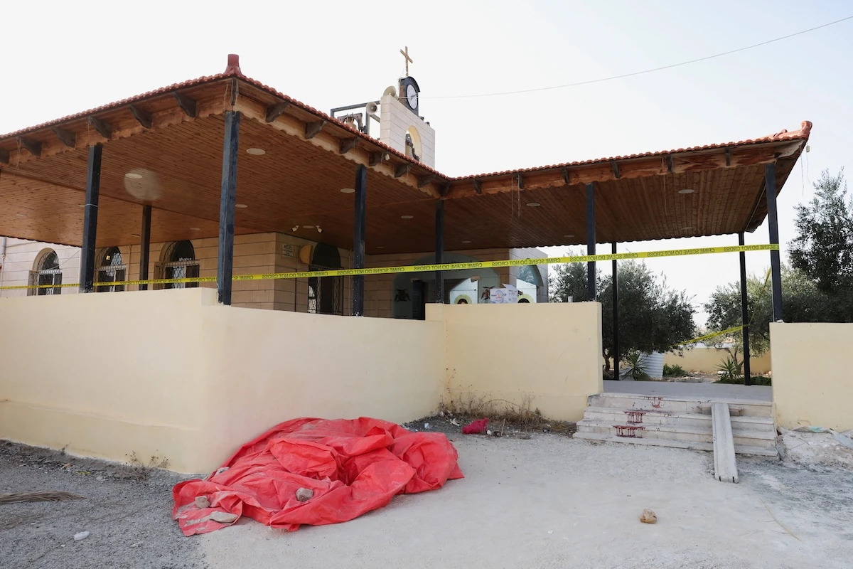 A Jordânia se une no luto enquanto oito vítimas do ataque terrorista a uma igreja são sepultadas