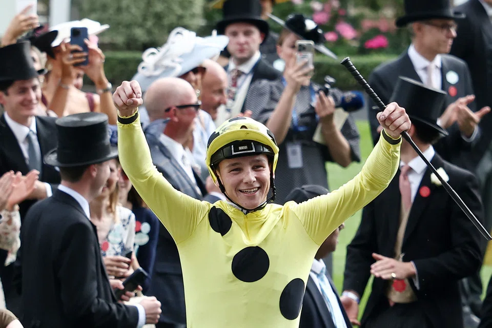 Corrida de cavalos - Loughnane torna-se o mais jovem campeão jockey da Grã-Bretanha desde 1923