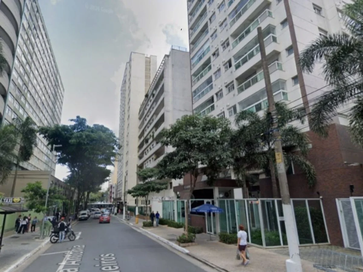 Em suposto surto, homem morde orelha de médico, é contido por PMs e morre