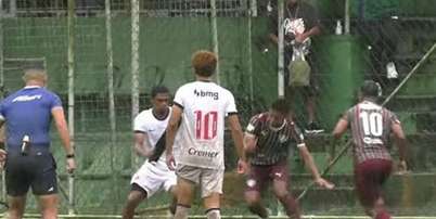 Wesley Nat&atilde; bateu na sa&iacute;da do goleiro do Vasco para empatar o jogo - Reprodu&ccedil;&atilde;o de v&iacute;deo Foto: Jogada10
