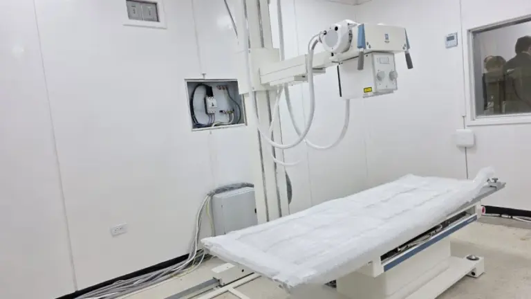 Visitam áreas repotenciadas com moderna tecnologia médica no Hospital Vargas
