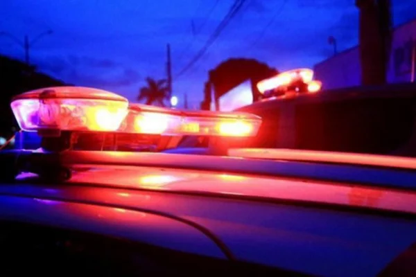 Filho liga para polícia e conta que esfaqueou pai de 72 anos após discussão