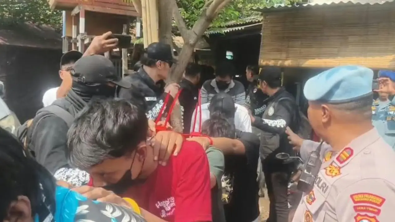 Gempur Kampung Narkoba di Jalan Kunti Surabaya, Tim Gabungan Polda Jatim Amankan Belasan Orang