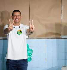 Douglas Ruas votando no primeiro turno das eleições no Rio de Janeiro Foto: Foto Douglas Ruas via Facebook / Estadão