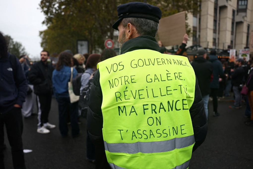 Grandes protestos em Paris e outras cidades francesas desafiando Macron – em fotos