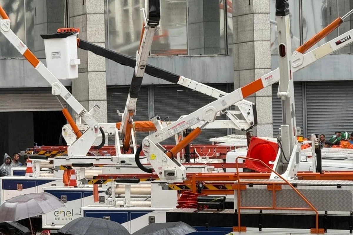Imagem colorida de equipamentos elétricos; Enel foi multada pela prefeitura de SP - Metrópoles