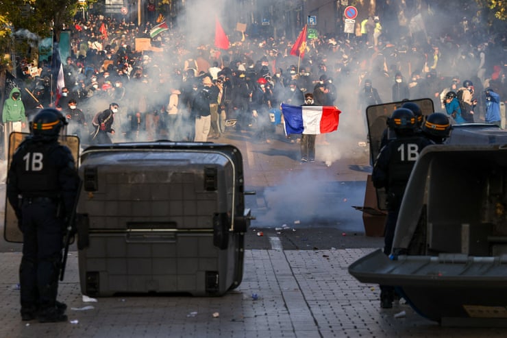 Grandes protestos em Paris e outras cidades francesas desafiando Macron – em fotos