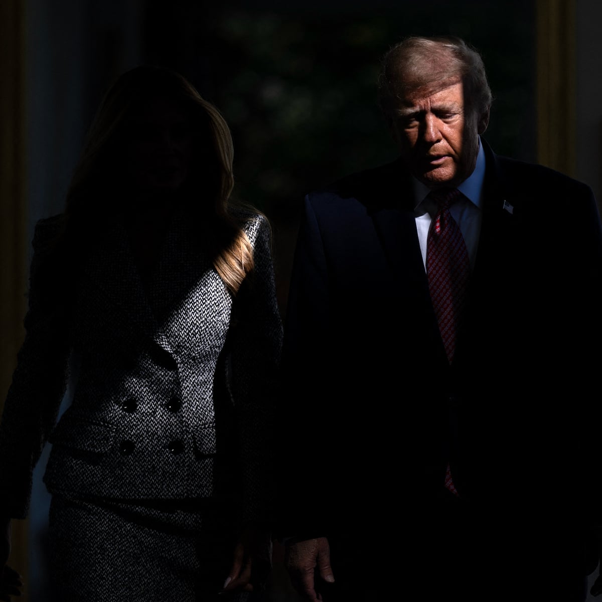 A aprovação de Trump cai para 36% duas semanas antes das eleições intermediárias, segundo pesquisa