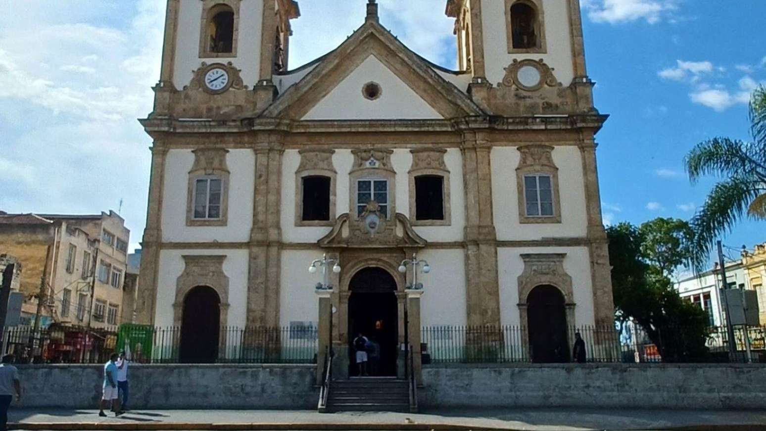 Antiga Igreja de Aparecida: Dom Pedro teria visitado capela onde a santa estava exposta em 1822, em uma viagem entre o Rio de Janeiro e São Paulo que acabaria terminando com a declaração da Independência do Brasil