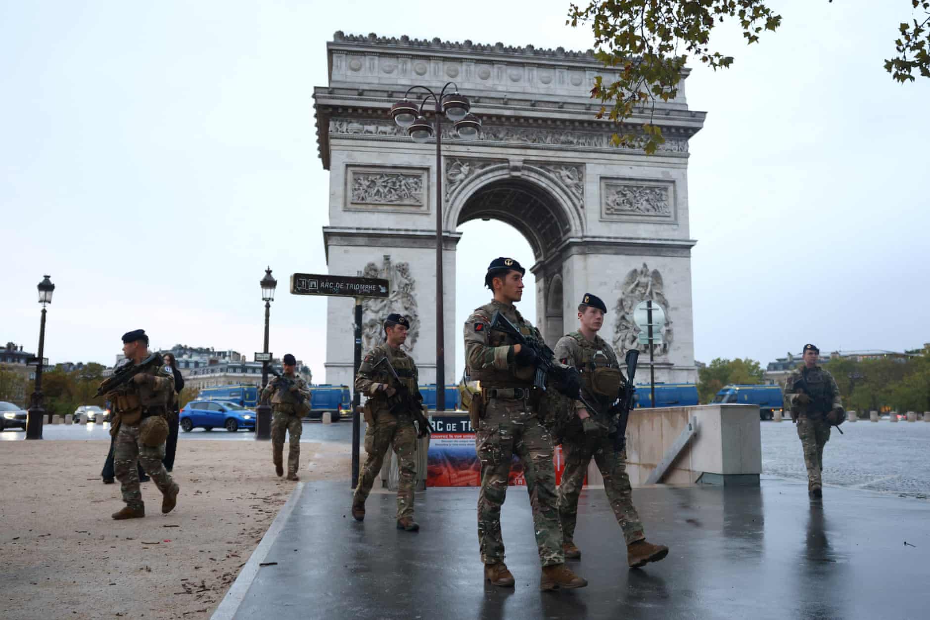 Grandes protestos em Paris e outras cidades francesas desafiando Macron – em fotos