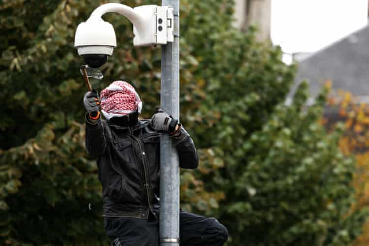 Grandes protestos em Paris e outras cidades francesas desafiando Macron – em fotos