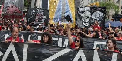 Militantes, simpatizantes e apoiadores do presidente da República, Luiz Inácio Lula da Silva (PT), participam de um ato político em apoio à sua reeleição na Avenida Paulista, na cidade de São Paulo (SP), neste domingo, 11 de outubro de 2026 Foto: RAUL LUCIANO/ATO PRESS/ESTADÃO CONTEÚDO