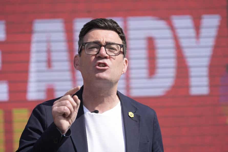 Uma coisa deve agora estar clara para Andy Burnham. A imprensa de direita está em posição de guerra – e ele é o inimigo.