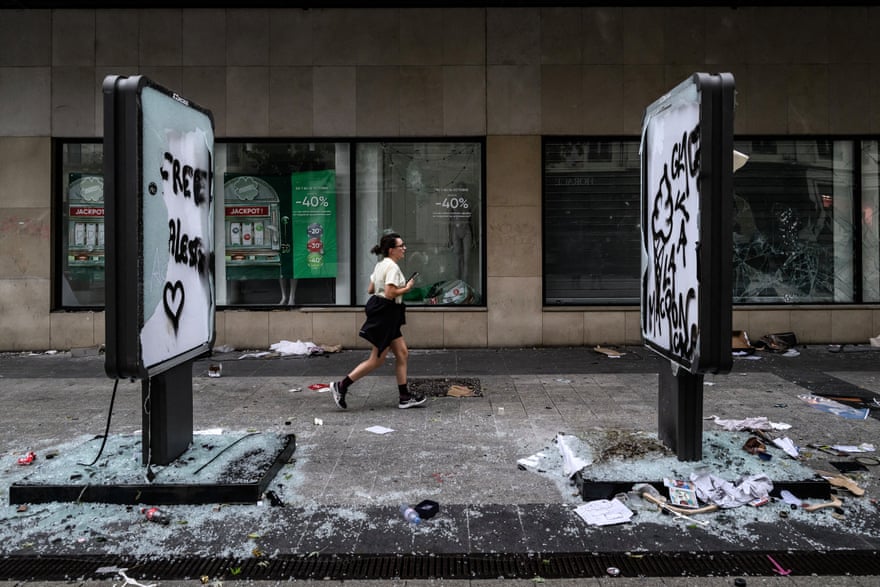 Advogados indignados e réus perplexos: as consequências do processamento acelerado dos casos de distúrbios na França