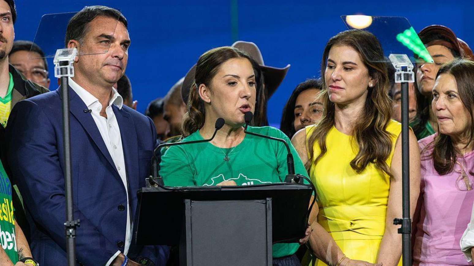 A economista Daniella Marques (centro), ex-presidente da Caixa Econ&ocirc;mica Federal, tem sido uma das porta-vozes de Fl&aacute;vio na &aacute;rea da economia